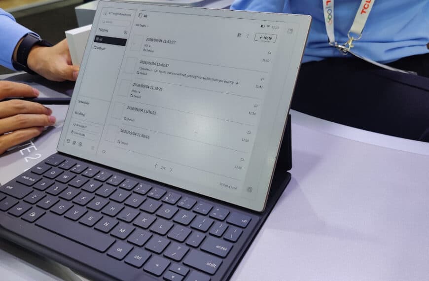 A person uses a tablet with a keyboard attached, displaying a digital note-taking app with handwritten notes in Chinese. Another person sits nearby, both wearing business attire.